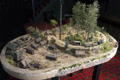 Modeling a narrow gauge railroad in a small space