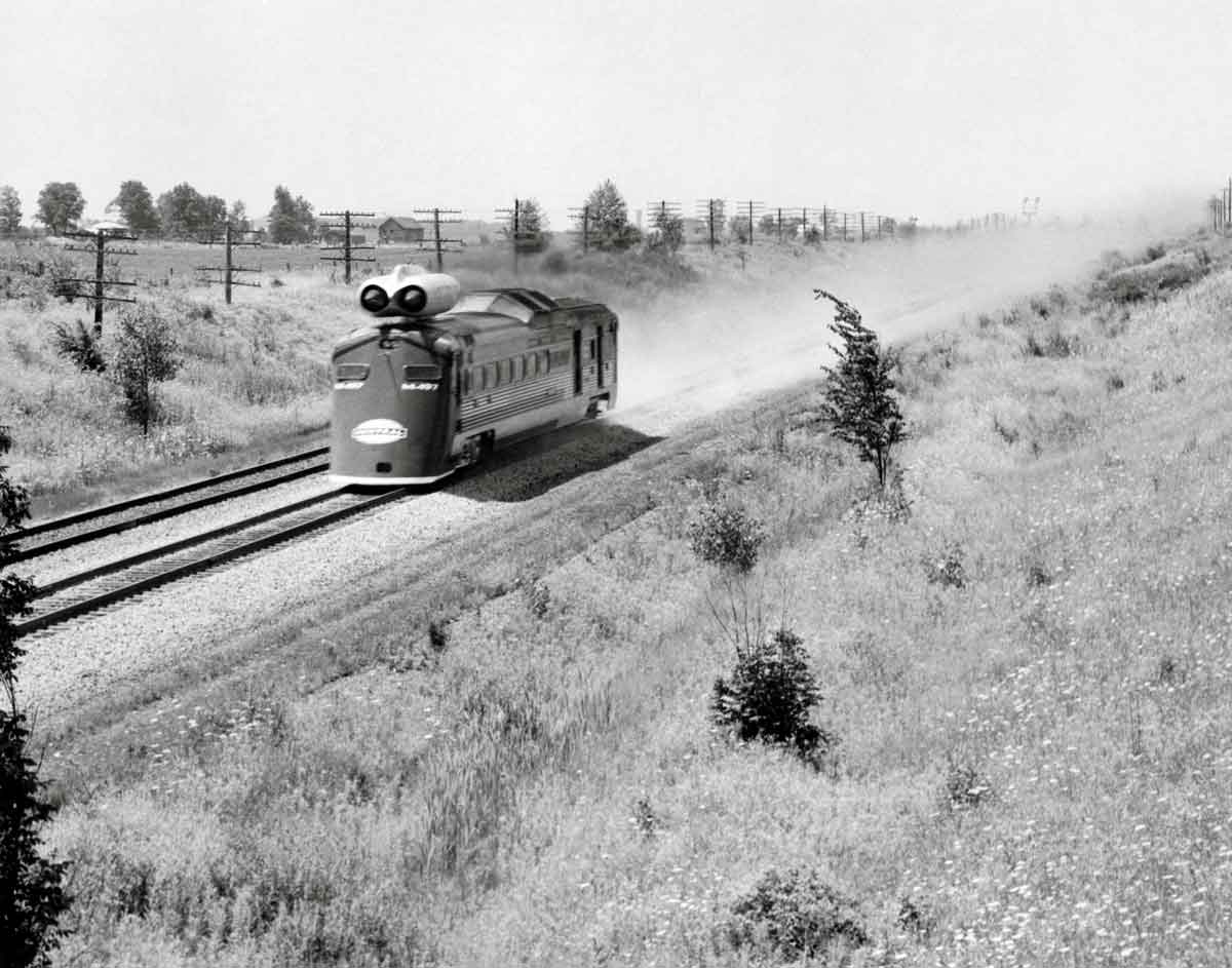 Jet-powered rail car leaves a trail of dust
