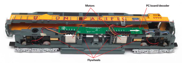 DualcanmotorsanddualspeakersmakeBachmannsHOscaleDDA40Xpowerfulbothinsoundanddrawbarpull.TheSoundTraxxSoundValuedecodertakestheplaceoftheoriginalmodelsprintedcircuitboard