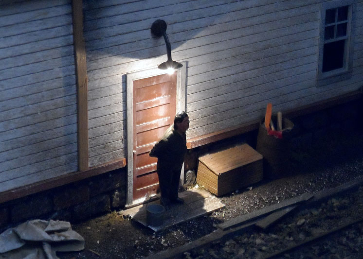 Dwarvin N/HO/narrow gauge industrial building lamps