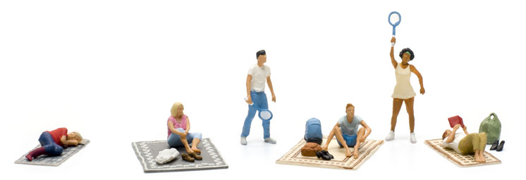 Paul M. Preiser GmbH HO scale On the lawn figure and detail set