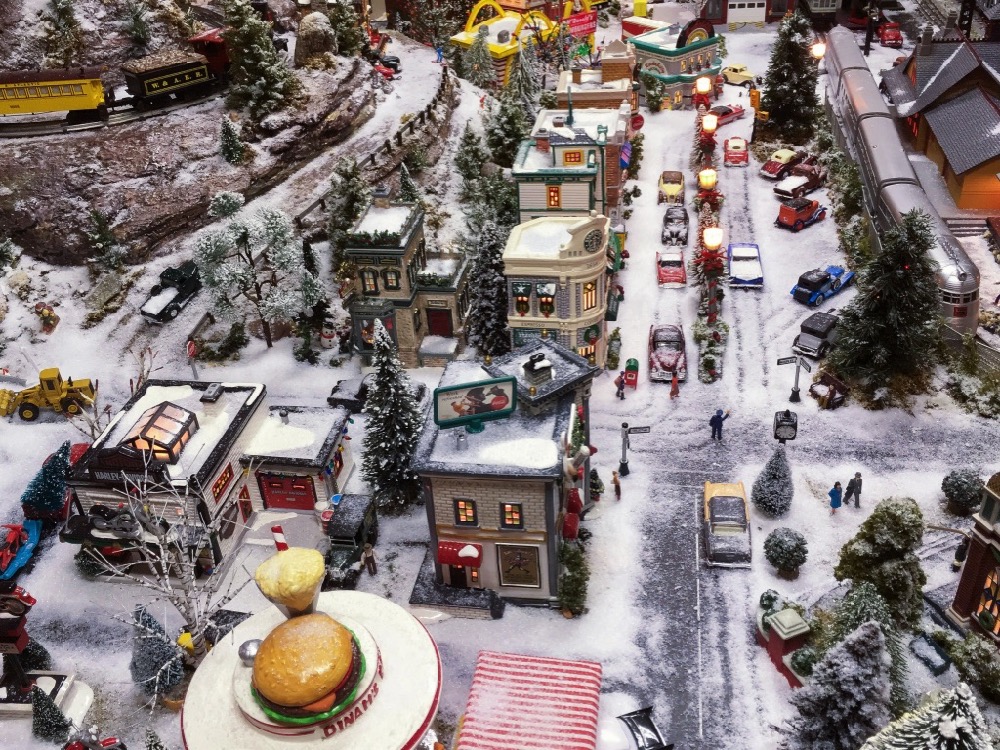 Donald and Miriam Pruter 12 x 20-foot O gauge Christmas layout