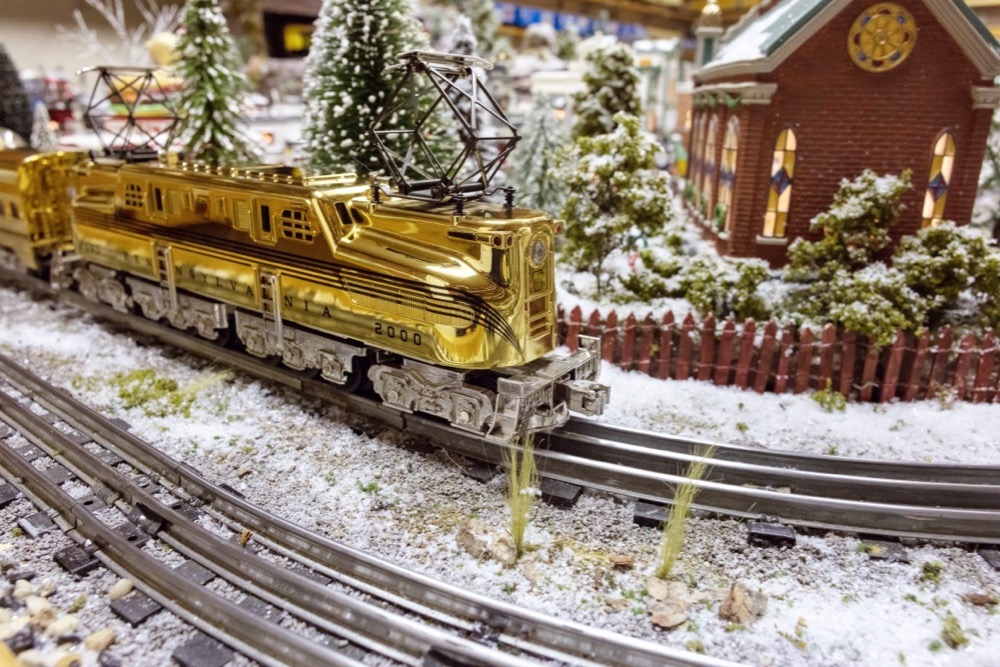 Donald and Miriam Pruter 12 x 20-foot O gauge Christmas layout
