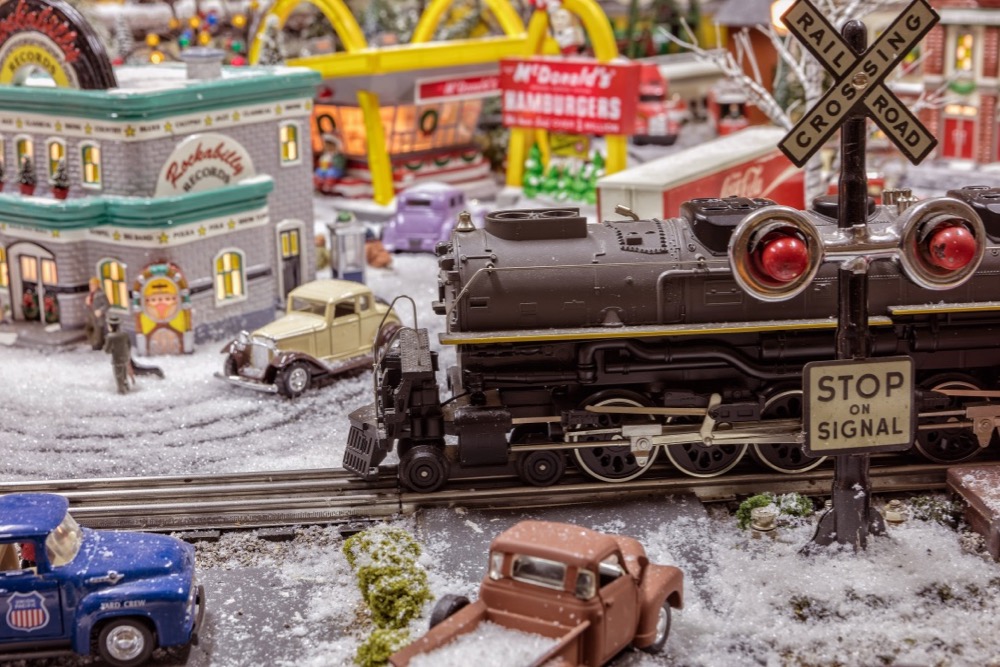 Donald and Miriam Pruter 12 x 20-foot O gauge Christmas layout