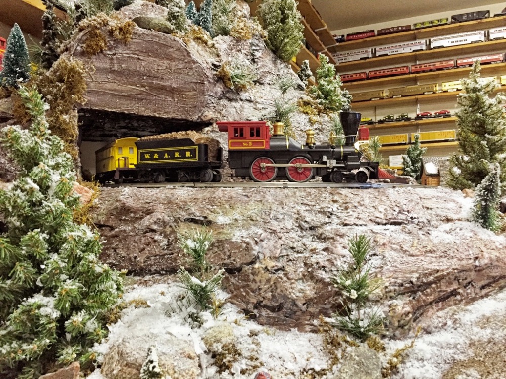 Donald and Miriam Pruter 12 x 20-foot O gauge Christmas layout