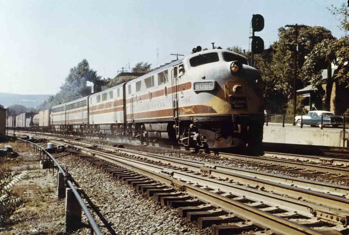 Four-unit diesel locomotive by signal