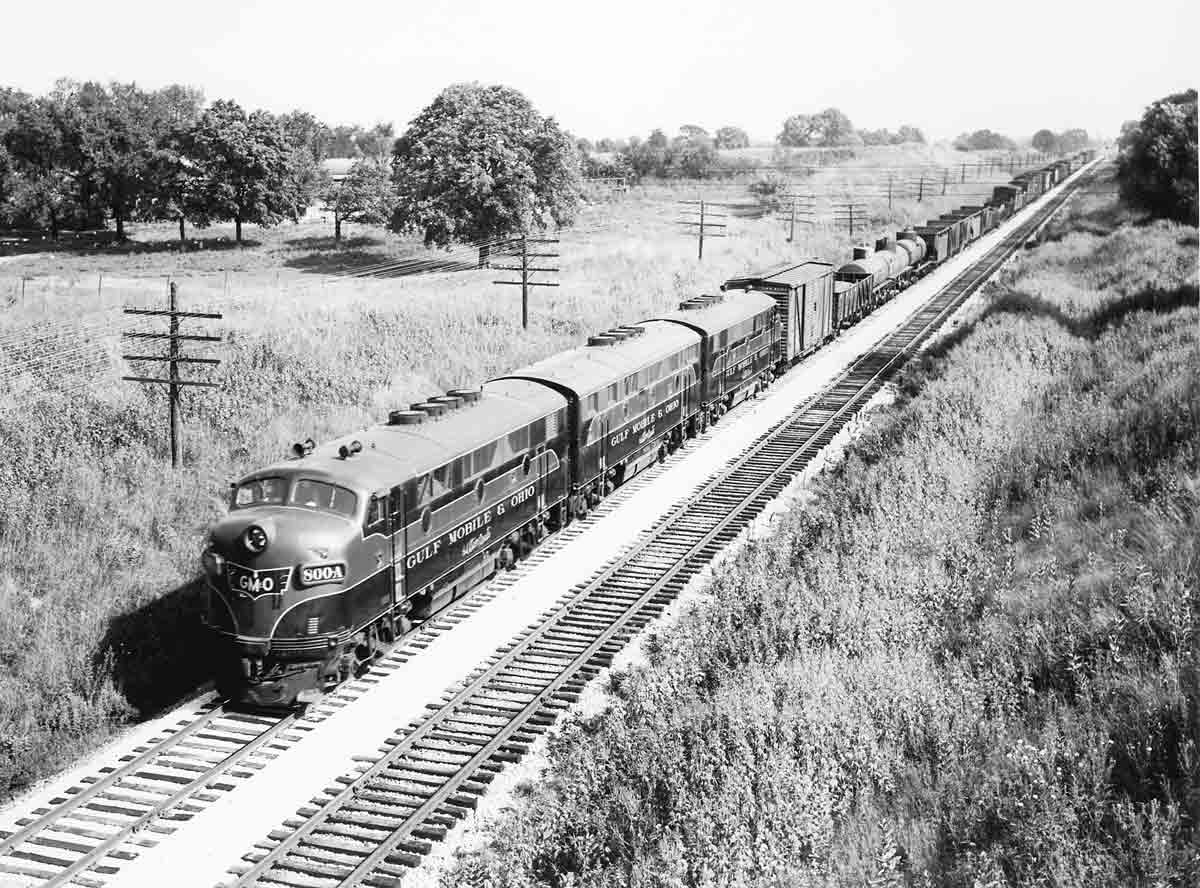 Three-unit diesel set on freight train in cut