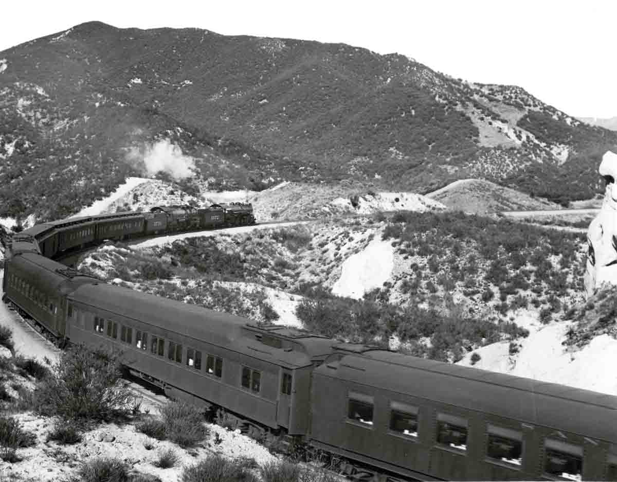 A train passing by as it turns a corner