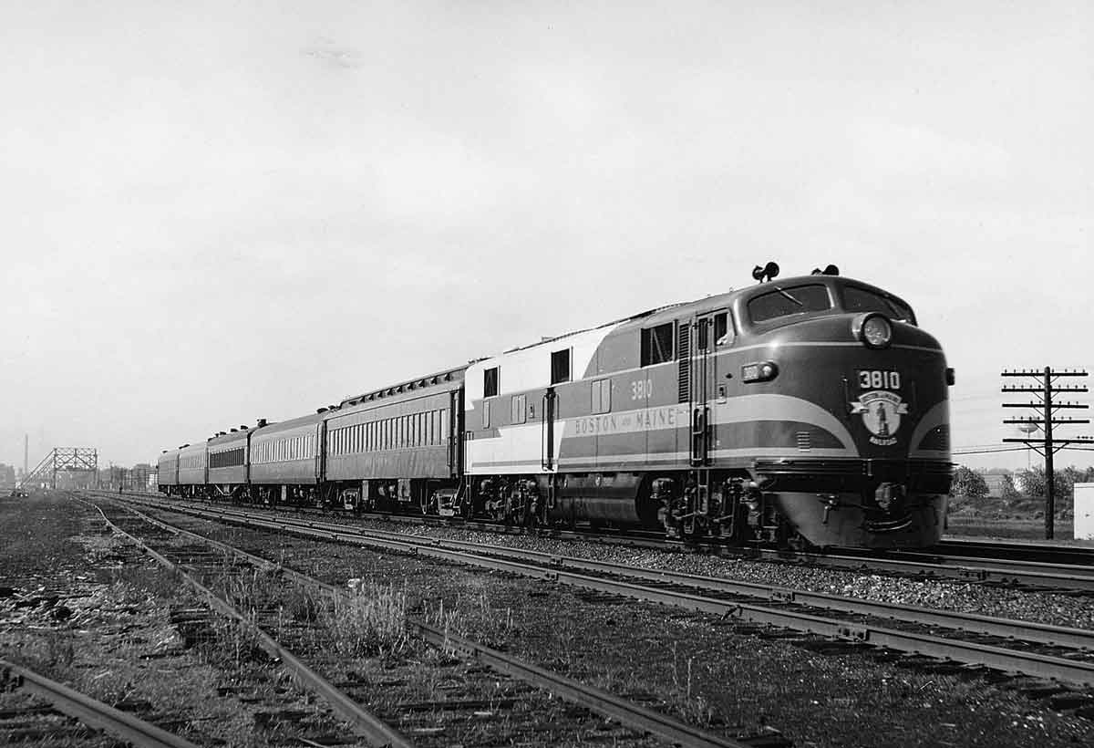 A black and white photo of a Mountaineer locomotive on the tracks