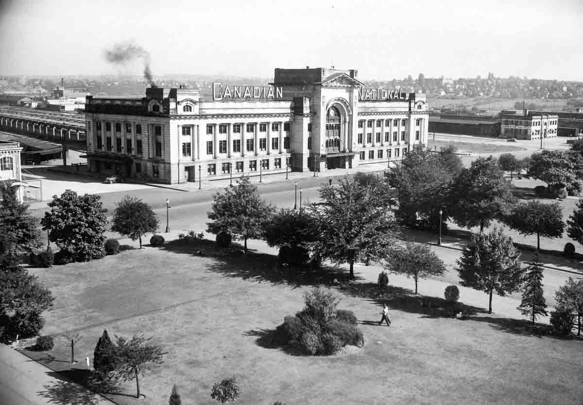a large building with large letters on the roof that spells Canadian National