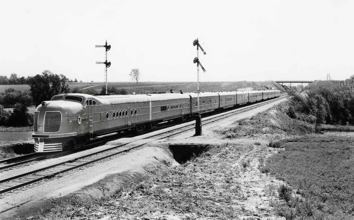 Streamlined passenger train between semaphore signals