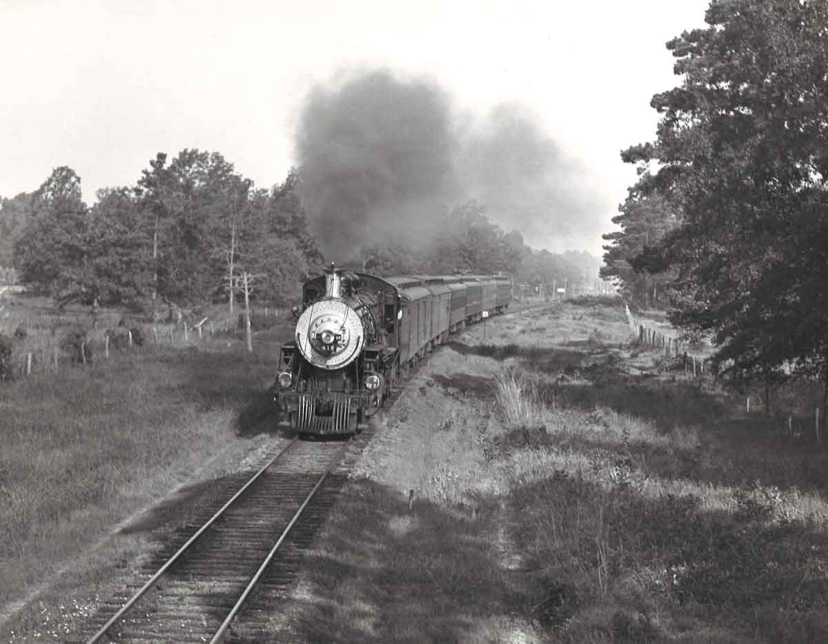 A black and white photo of the locomotive 4-6-0 416 on the tracks