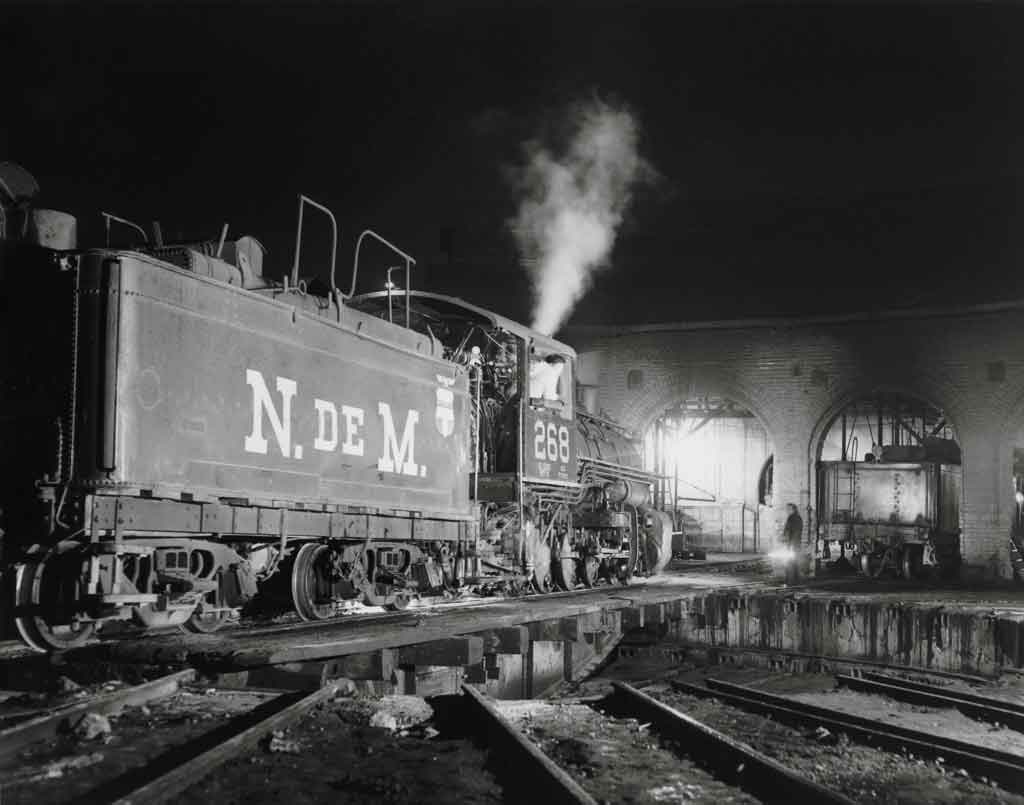 A train pulling into a roundhouse