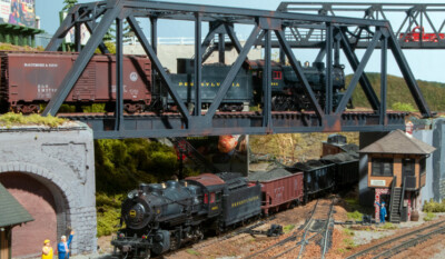 Video: HO scale Red Mountain RR