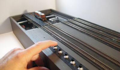 Video: Push-button controlled traverser for a staging yard