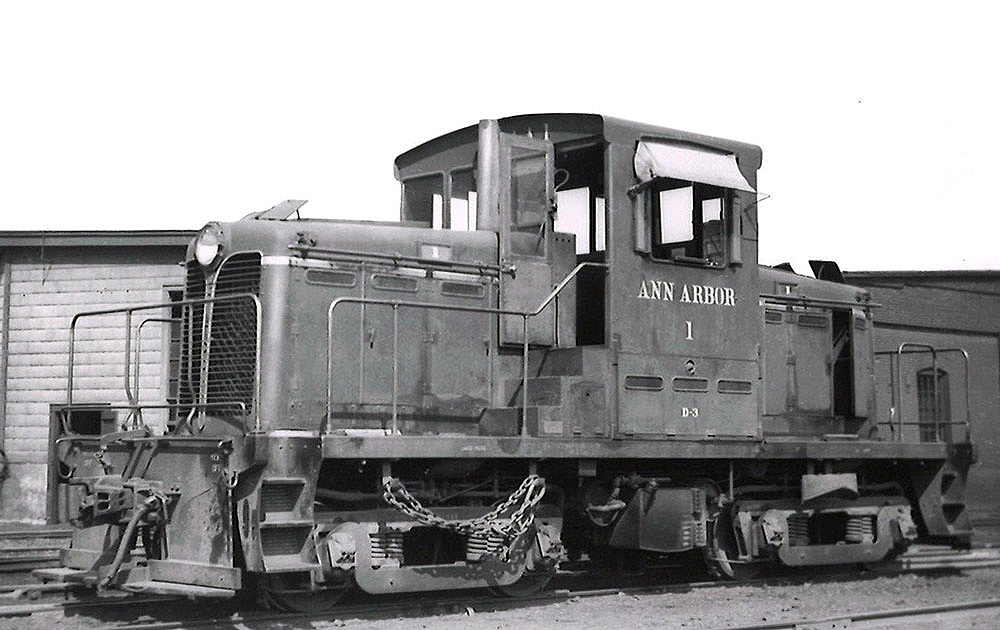 Center-cab diesel switch engine