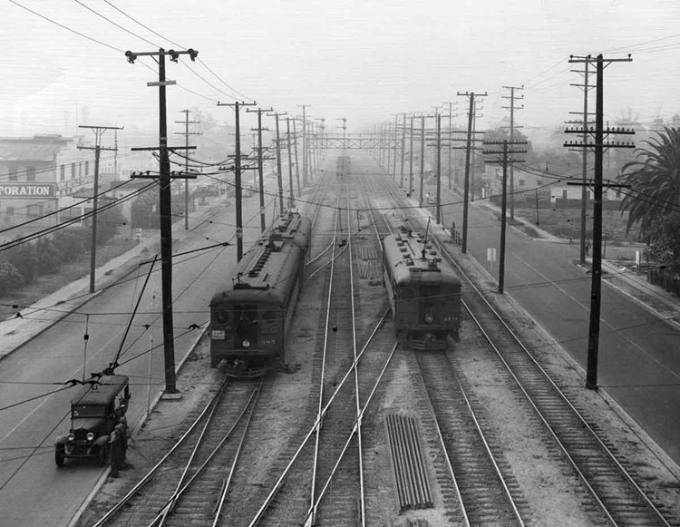 Electric passenger cars operate on a four-track main line.