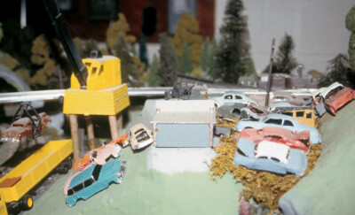 Make quick-and-easy junked cars for toy train layouts