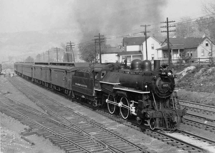 American type 446 with Carbondale–Scranton train 510 at Archbald, Pa., Oct. 24, 1946.