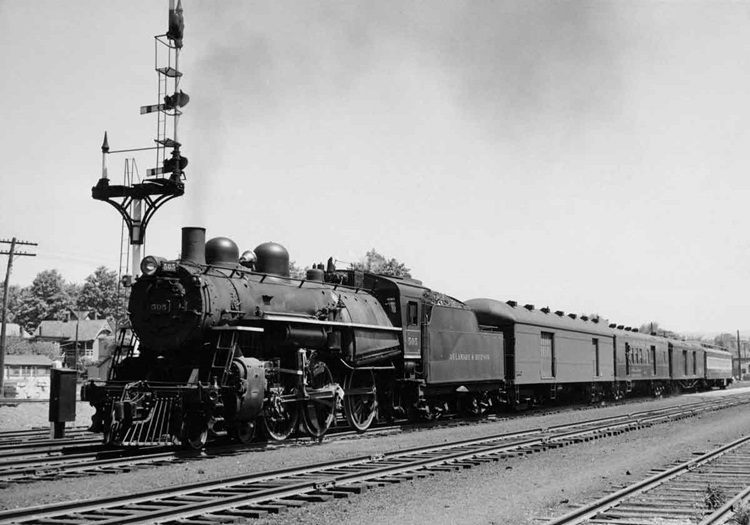 Ten-Wheeler 505 with Albany–Binghamton train 302 at Sidney, N.Y., May 1941.