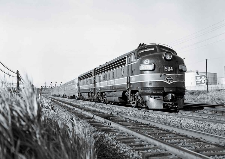 FP7s with Jersey City–Philadelphia Crusader on Jersey Central trackage at Bayonne, N.J., July 1952.