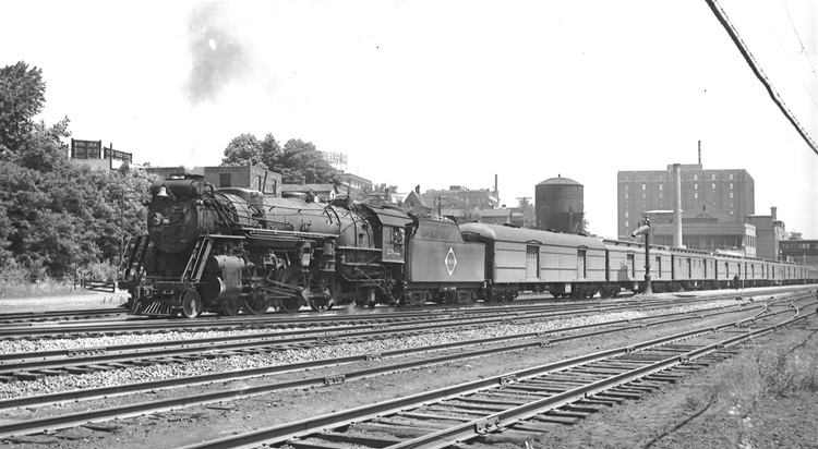 Train pulling long line of cars