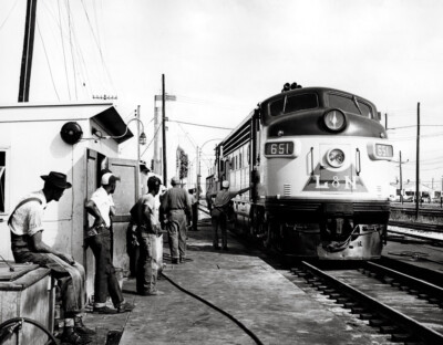 Louisville & Nashville passenger diesels