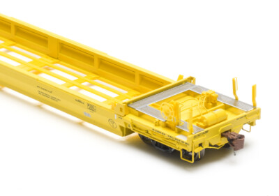 ScaleTrains.com HO scale Backpacker well car