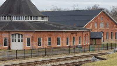 Martinsburg, W.Va., roundhouse receives locomotive, seeks funds for move