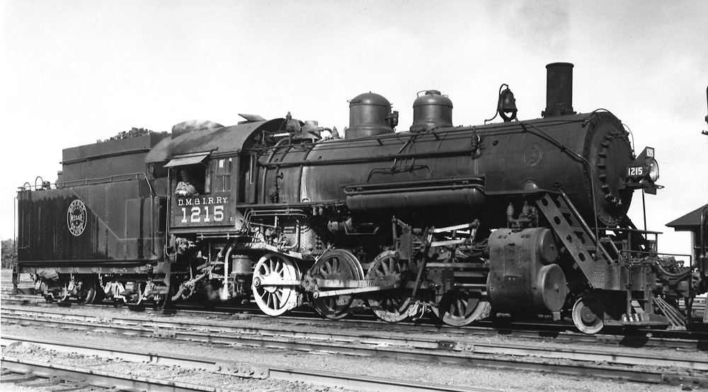 2-8-0 steam locomotive