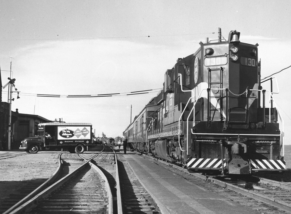 Road-switcher diesel locomotive with short passenger train