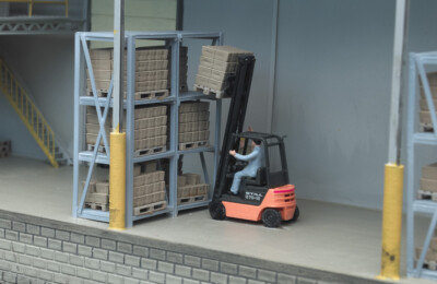 Ask MR: When were pallets and forklifts in wide use?