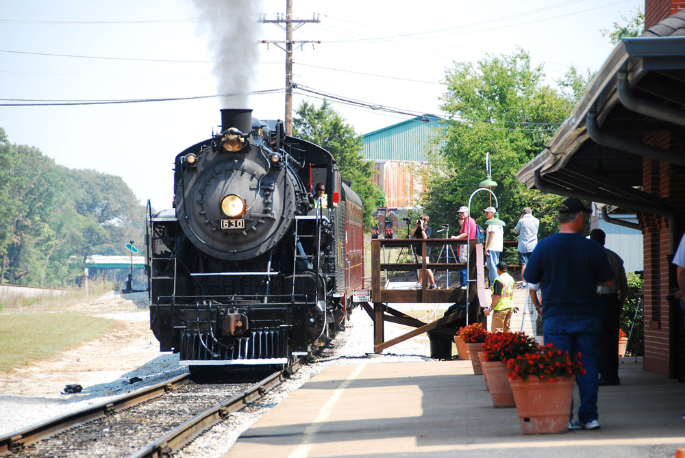 steam passenger train in Tennessee