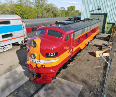 Minnesota group unveils repainted Milwaukee Road E9
