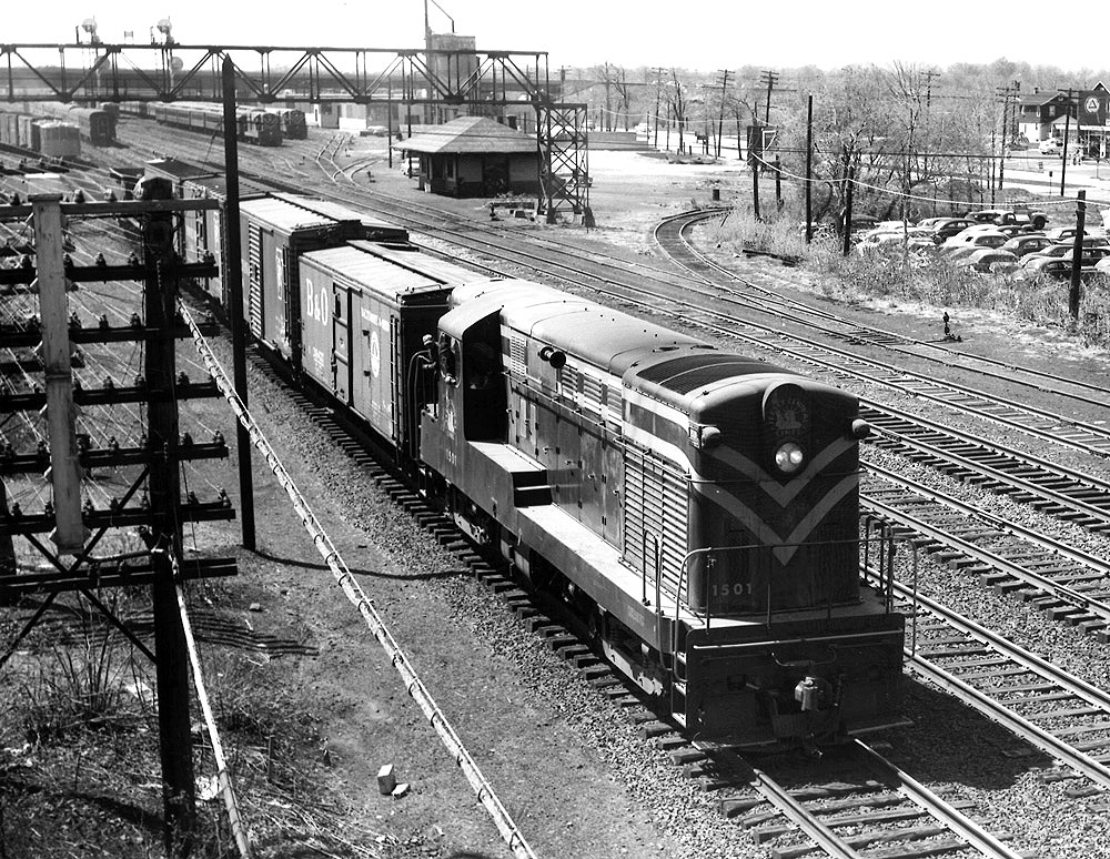 Road-switcher diesel locomotive with freight cars