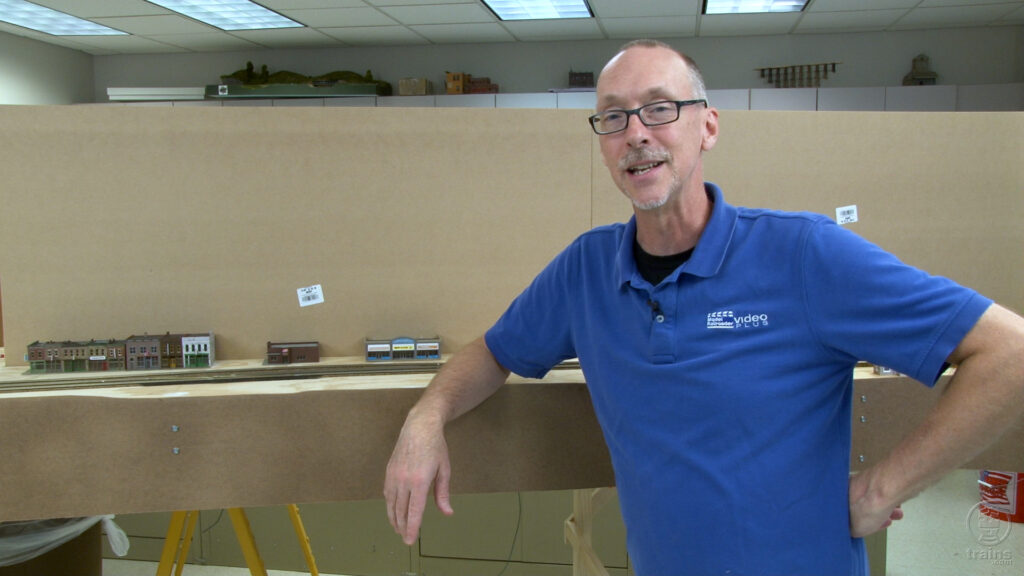 David Popp leaning on the fascia on the State Line N scale layout