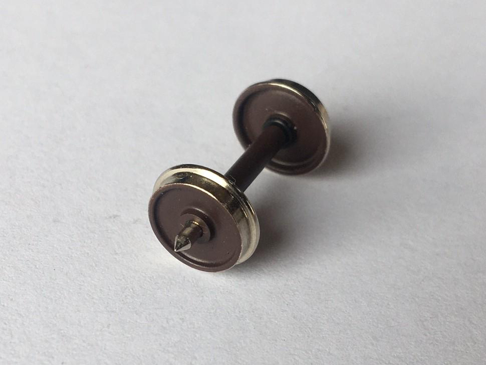33” nickel-plated insulated wheelsets with semi-scale tread.