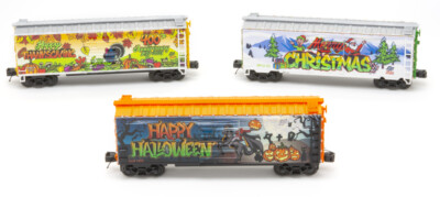 Holiday boxcars from Atlas