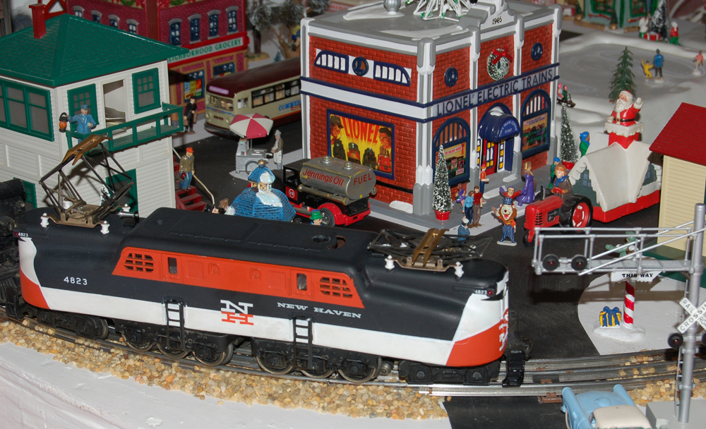 Model GG1 in holiday scene