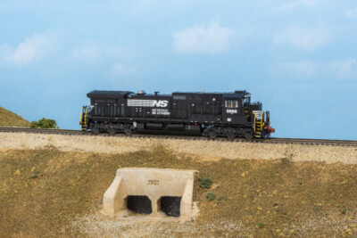 ScaleTrains.com N scale GE Dash 9-40C