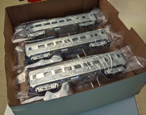 Lionel Santa Fe Super Chief LionChief set cars