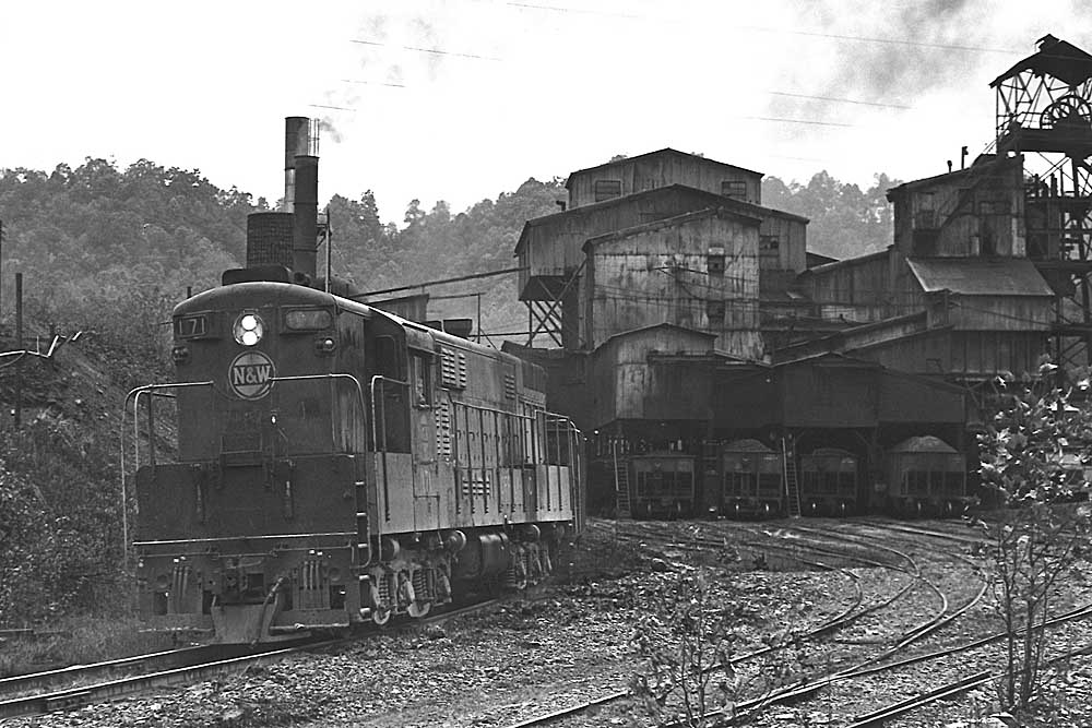 Diesel locomotive in front of coal-loading facility