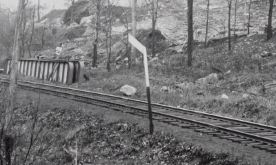 Railroad side marker: What is the upside down hockey stick for?