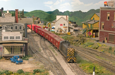 Trackside Photos: A reefer train rolls, two coal trains meet, a caboose is serviced, and more