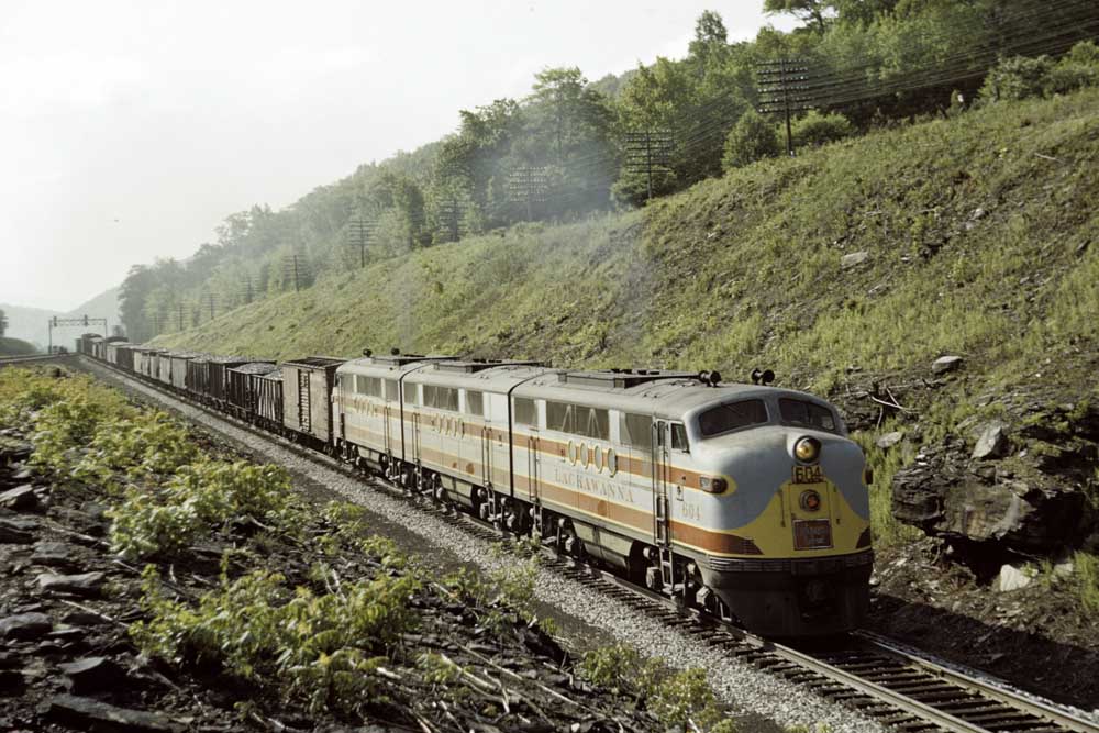 Four-unit streamlined diesel set on freight train in cut
