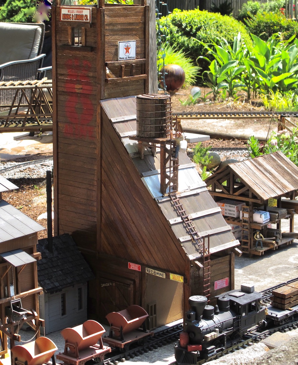 Model mine structure with ladders and small water tower.James and Angela Robinson show how effectively four ladders get a worker up a mine structure on Appomatox Raildoad System. Water towers are an easy addition on many industrial buildings.