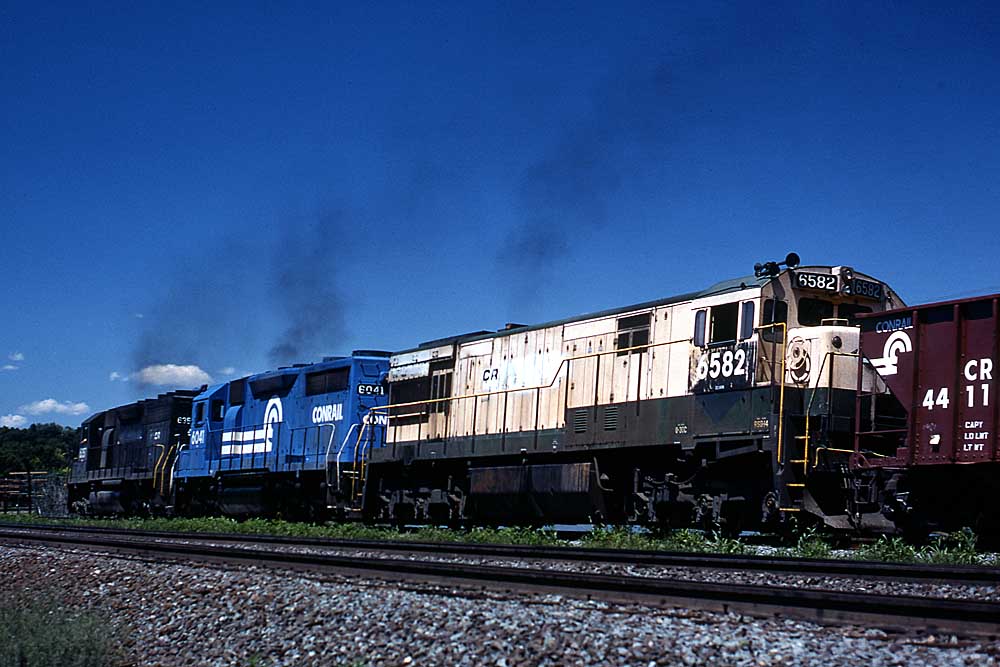 Mismatched Conrail locomotives