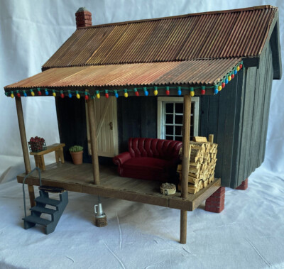 A rural farmhouse for your garden railroad