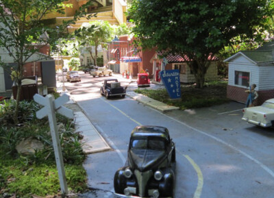 Sidewalks and curbs for a garden railway