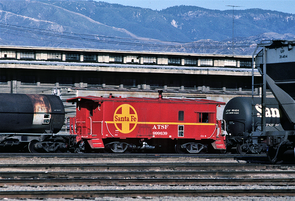 Caboose with no cupola